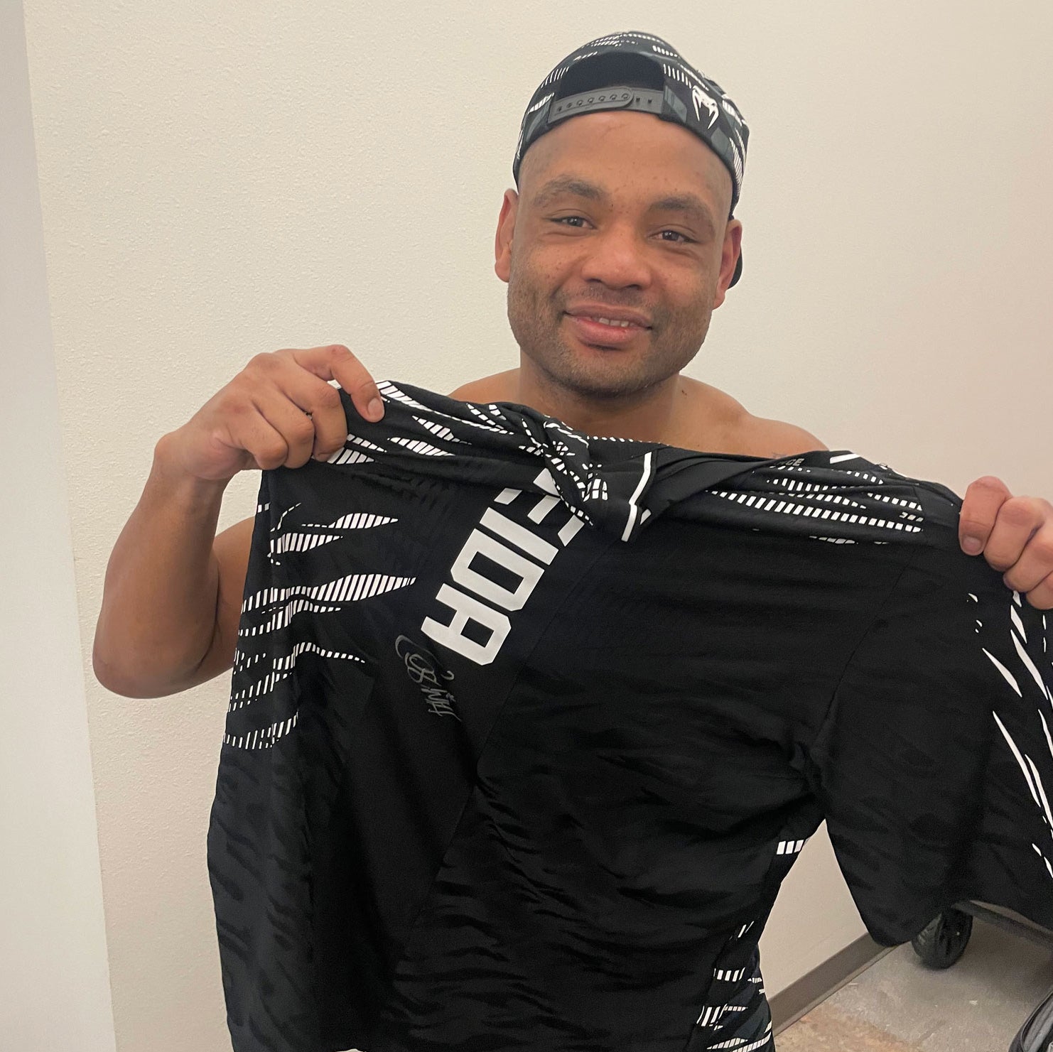 Cesar Almeida Signed 1-of-1 Fight Issued Jersey UFC Fight Night: Dern vs Ribas