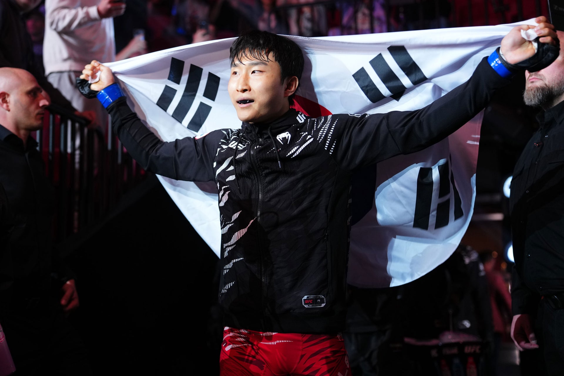 JeongYeong Lee Signed 1-of-1 Fight Issued Hoodie UFC 315: Muhammad vs Della Maddalena