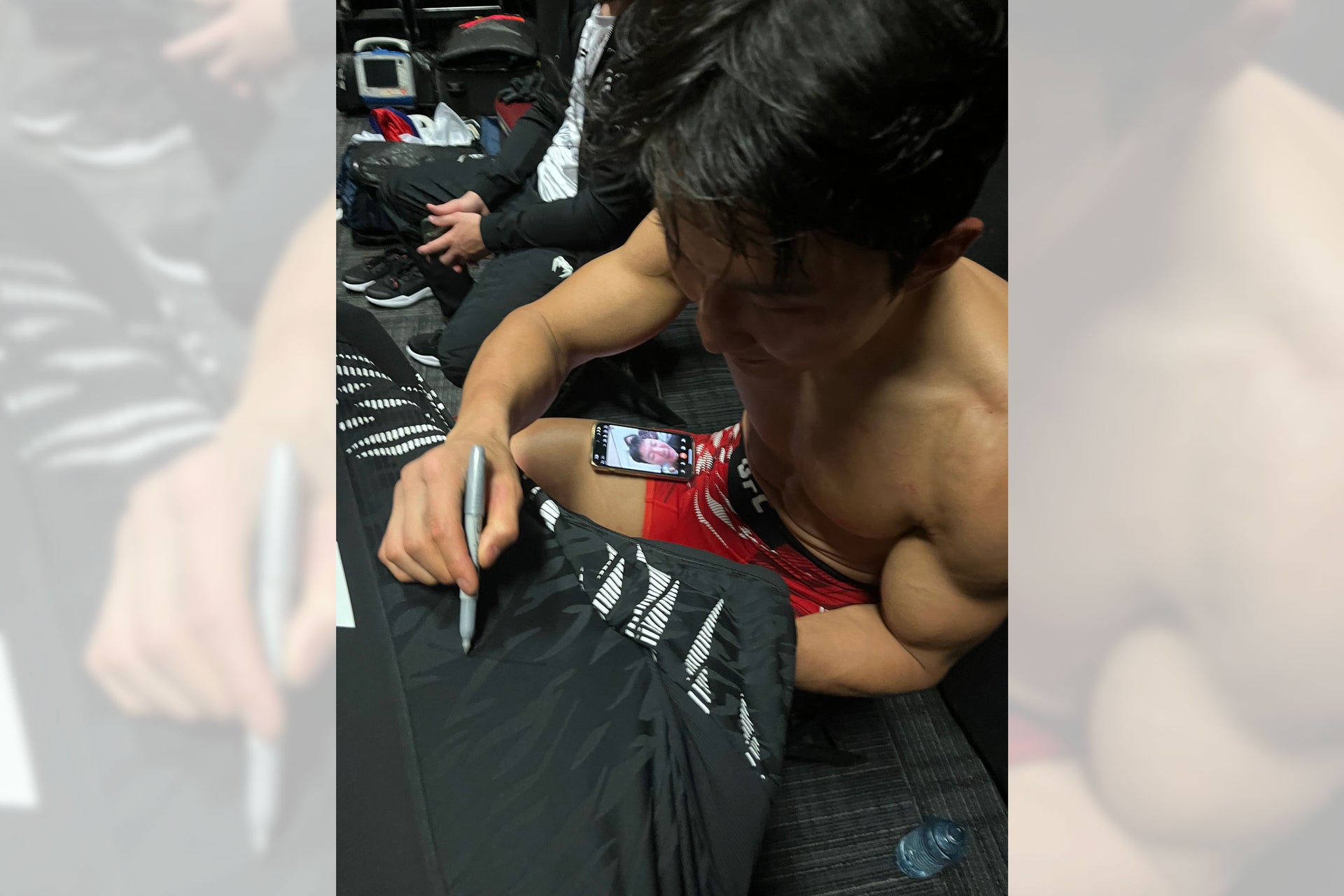 JeongYeong Lee Signed 1-of-1 Fight Issued Hoodie UFC 315: Muhammad vs Della Maddalena