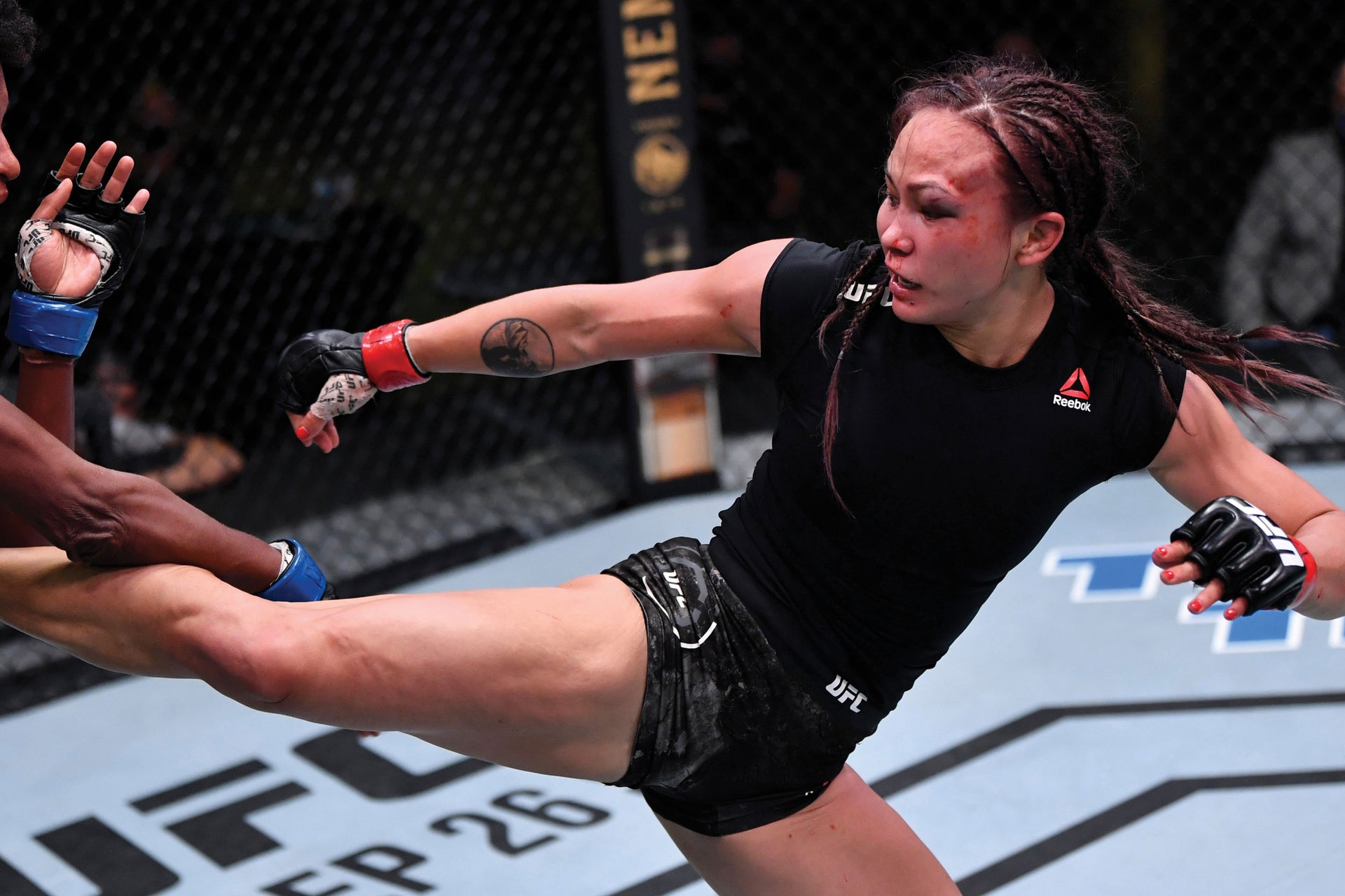 Michelle Waterson Signed Photo UFC Fight Night: Waterson vs Hill