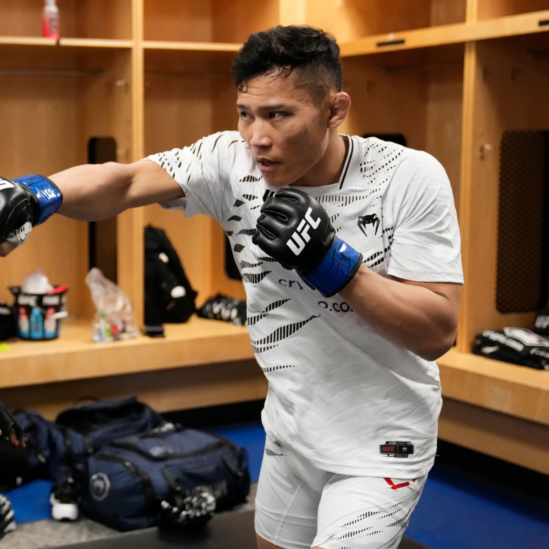 Quang Le Signed 1-of-1 Fight Issued Jersey UFC Fight Night: Sandhagen vs Figueiredo