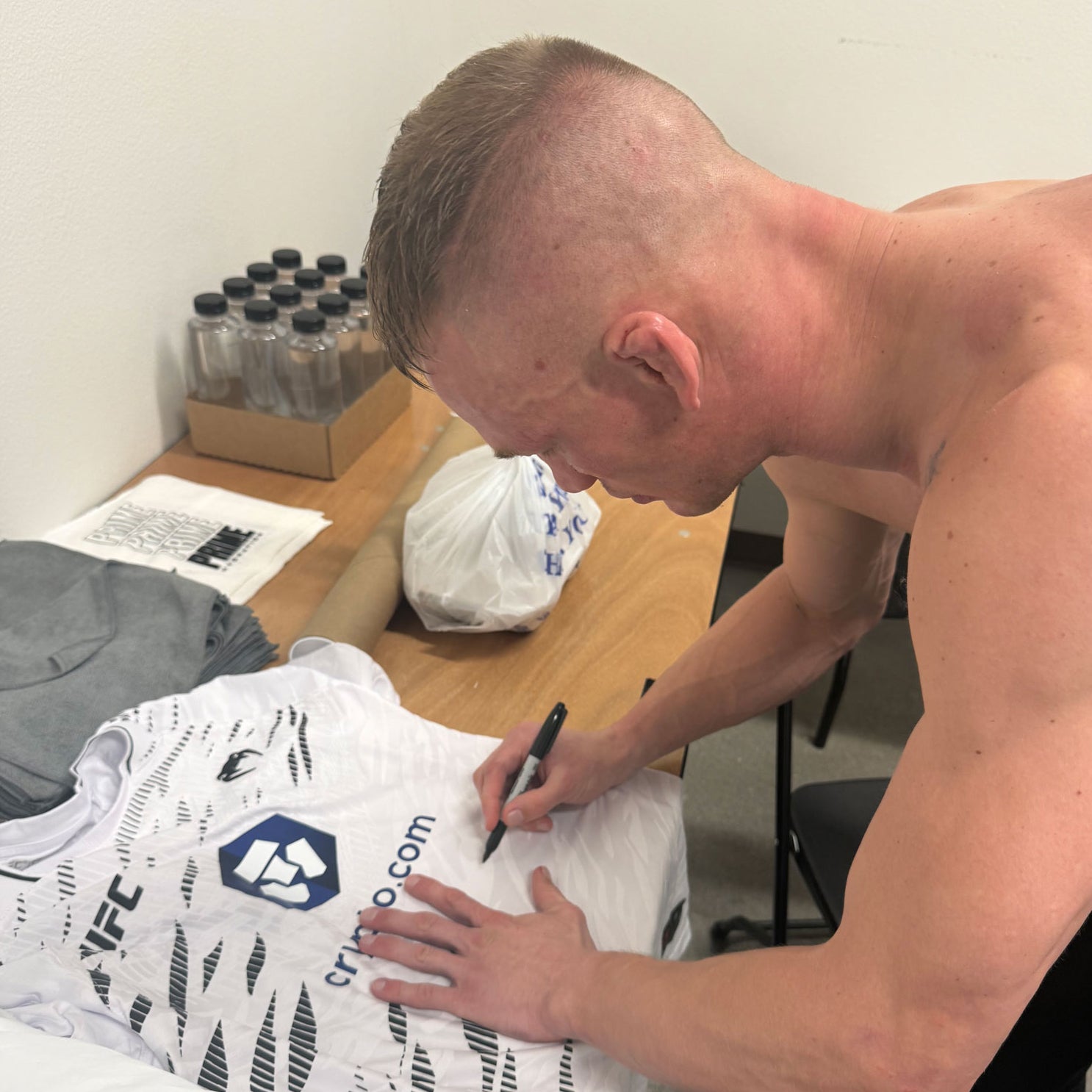 AJ Cunningham Signed 1-of-1 Fight Issued Jersey UFC Fight Night: Vettori vs Dolidze