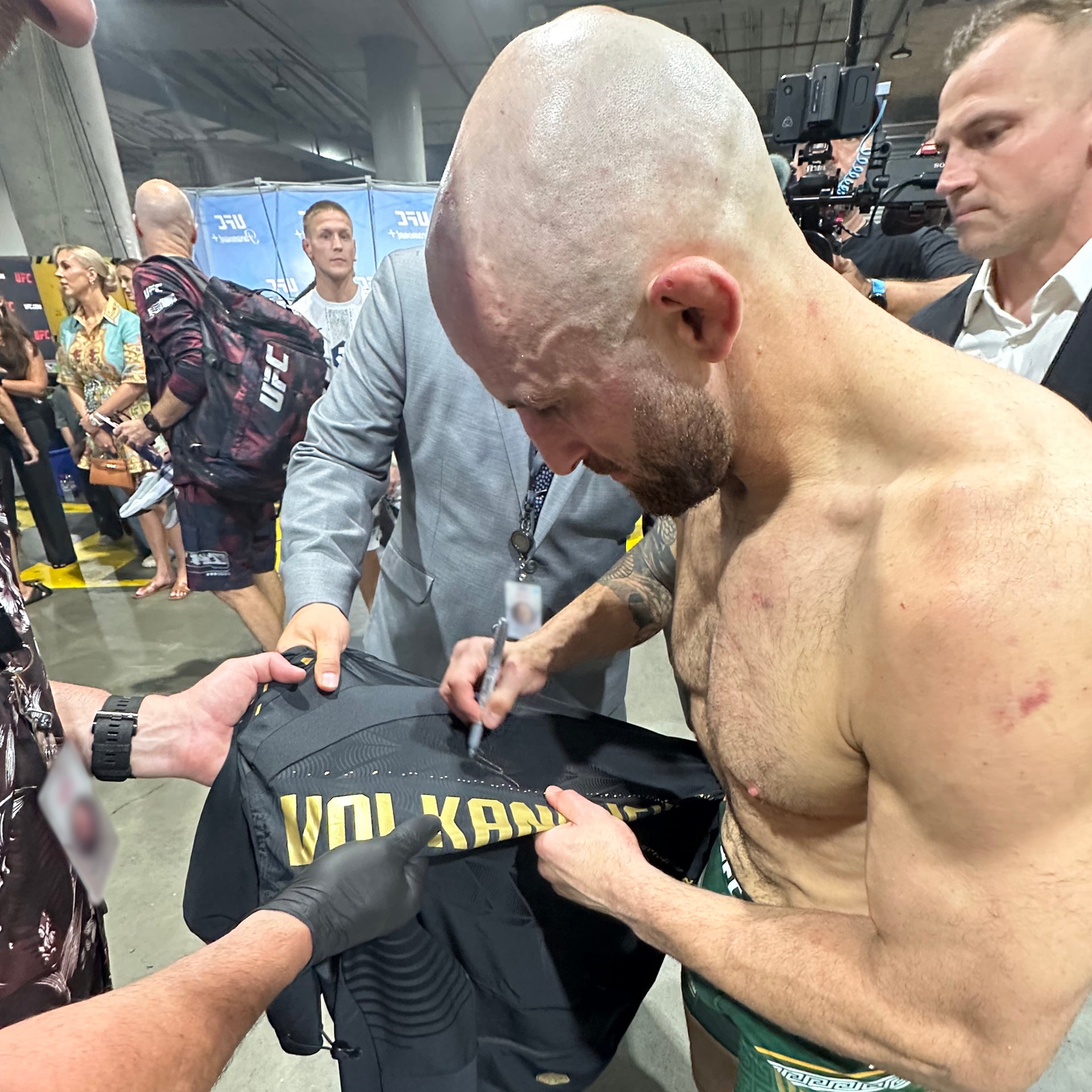 Alexander Volkanovski Signed 1-of-1 Fight Worn Hoodie UFC 325: Volkanovski vs Lopes 2