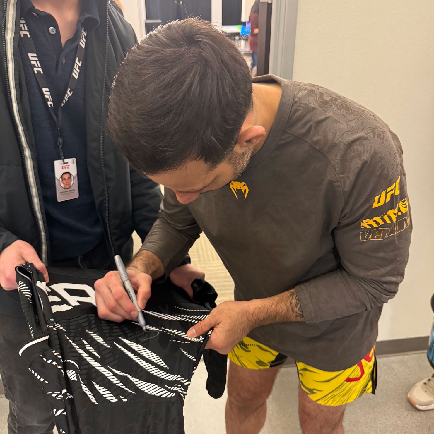 Carlos Vera Signed 1-of-1 Fight Issued Jersey UFC Fight Night: Vettori vs Dolidze