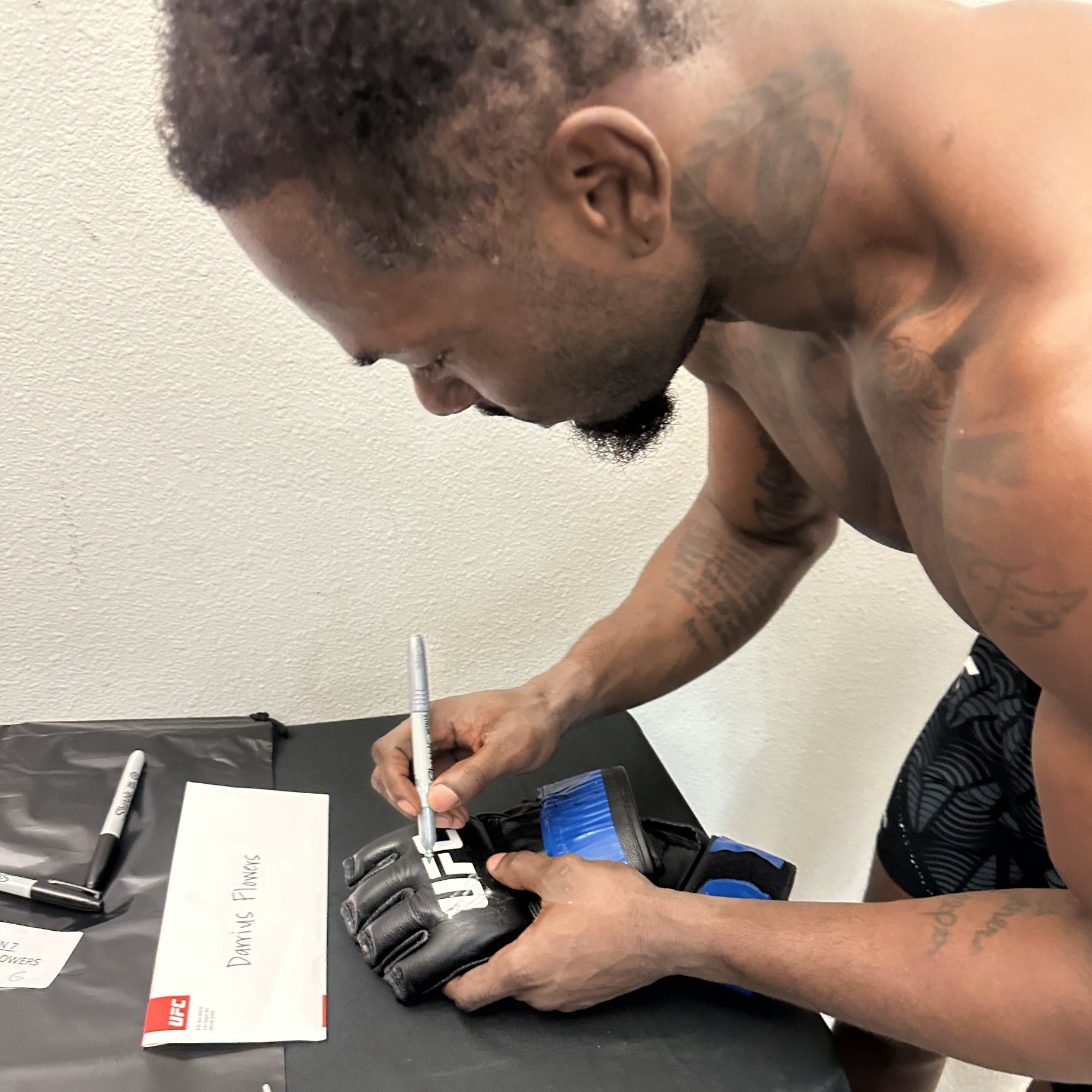 Darrius Flowers Signed 1-of-1 Fight Worn Gloves UFC Fight Night: Moicano vs Duncan
