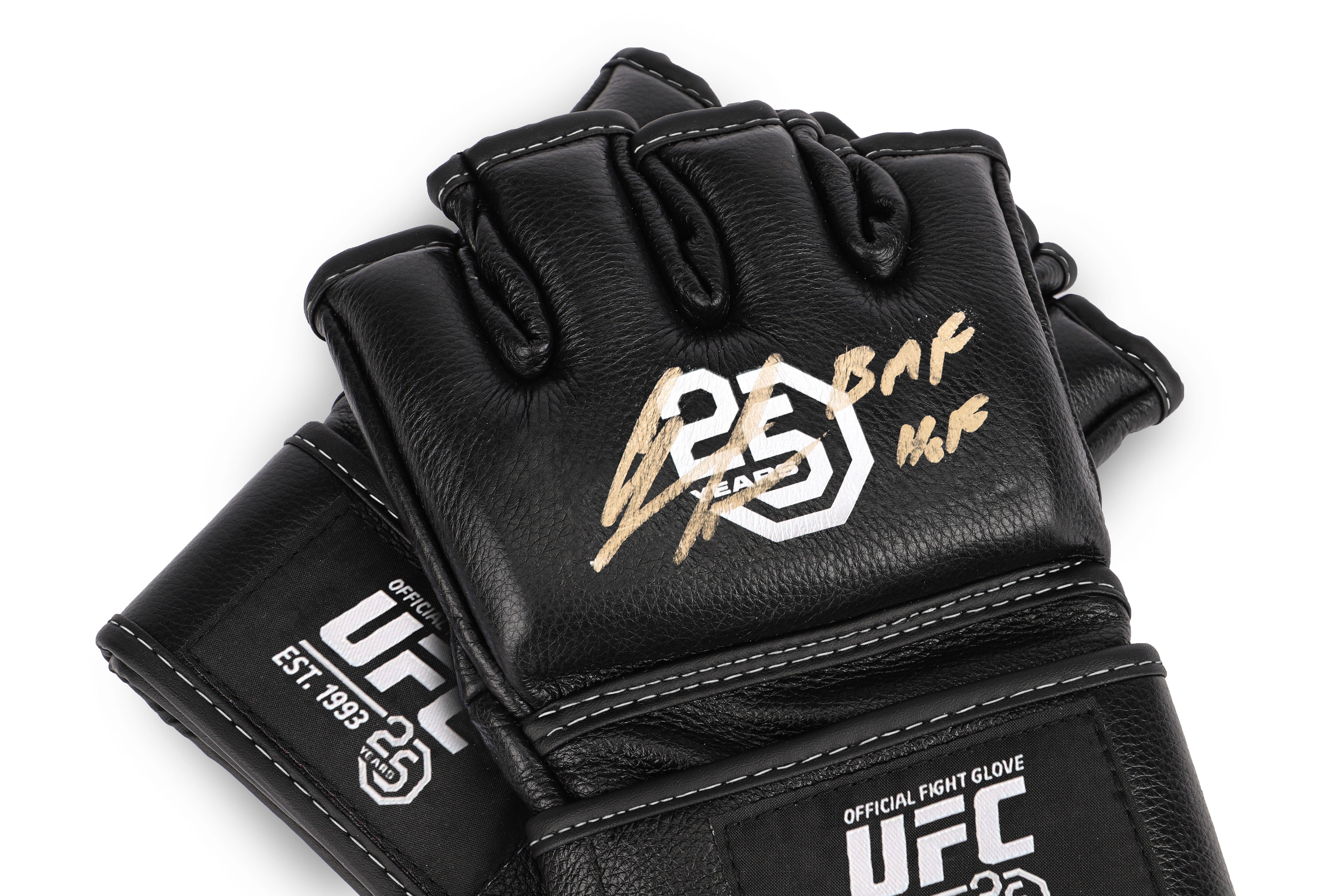 GLOVE GANT VINTAGE SIGNER DAN HENDERSON UFC K1 WITH COA GLOVE GANT VINTAGE SIGNER DAN HENDERSON UFC K1 WITH COA