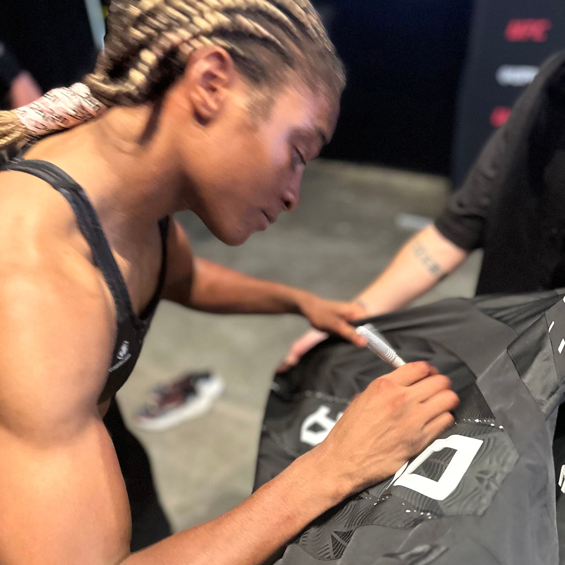 Shanelle Dyer Signed 1-of-1 Fight Worn Hoodie UFC Fight Night: Hernandez vs Rodrigues