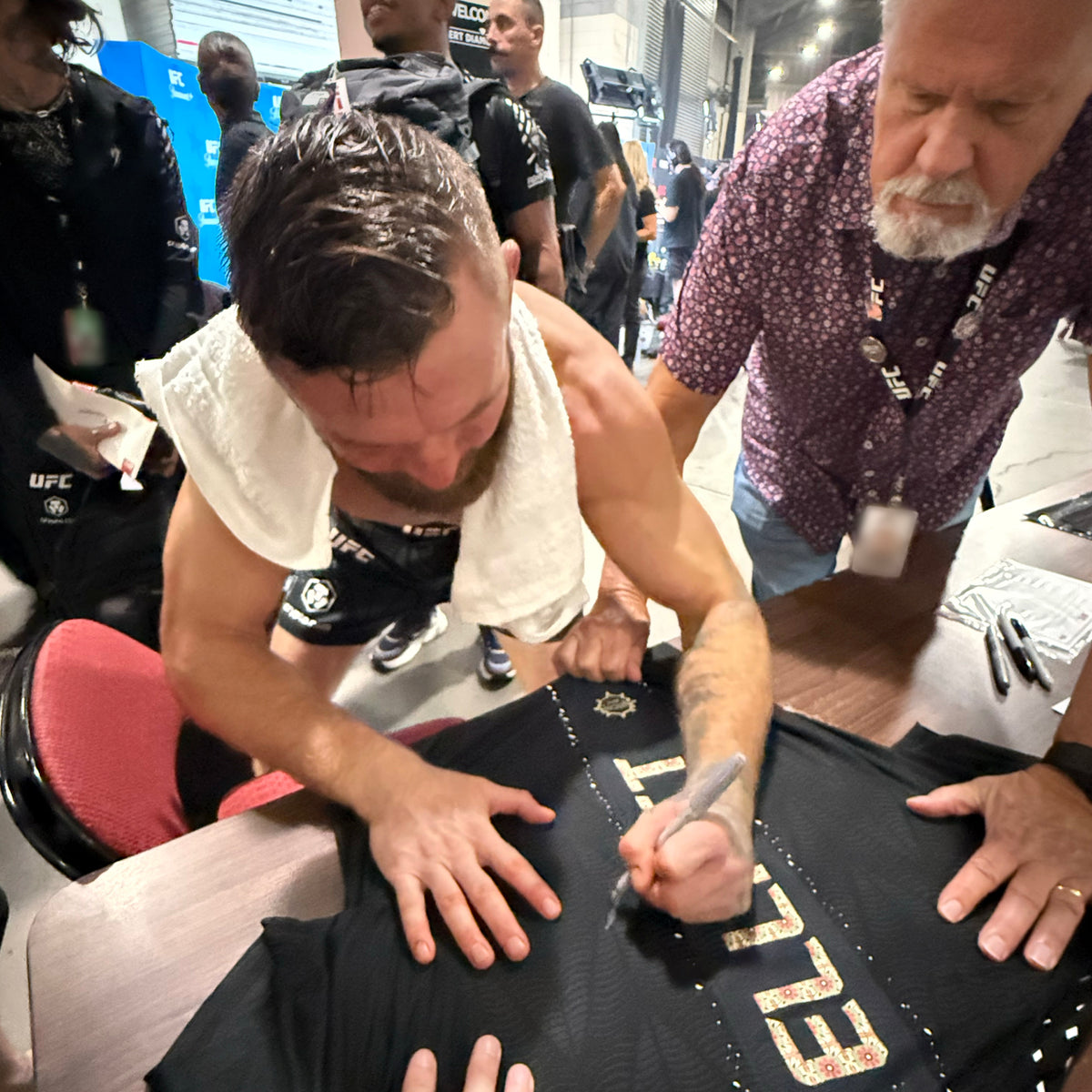 Tim Elliot Signed 1-of-1 Fight Worn Jersey Noche UFC: Silva vs Delgado