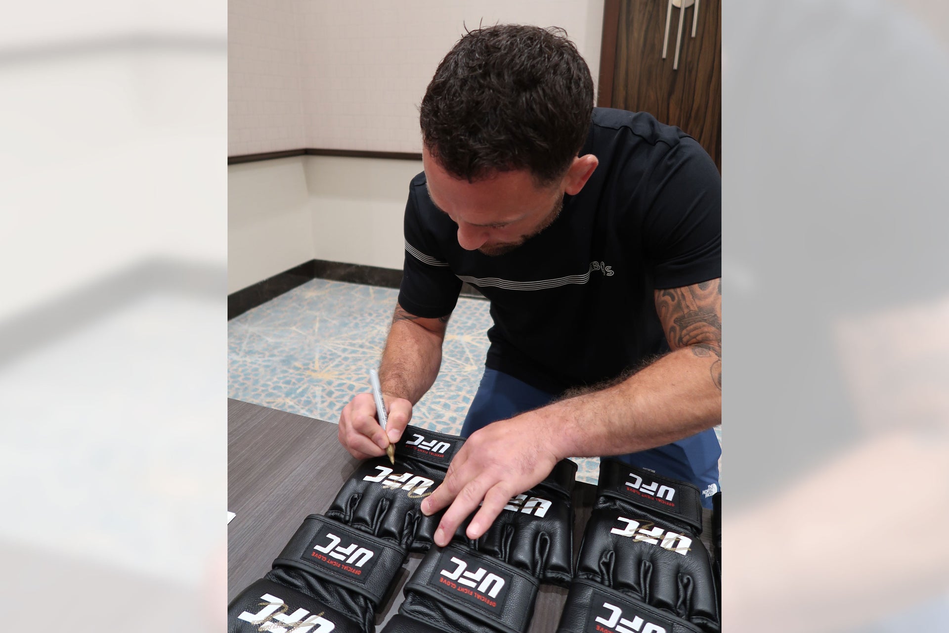 Frankie Edgar Signed Official UFC Gloves