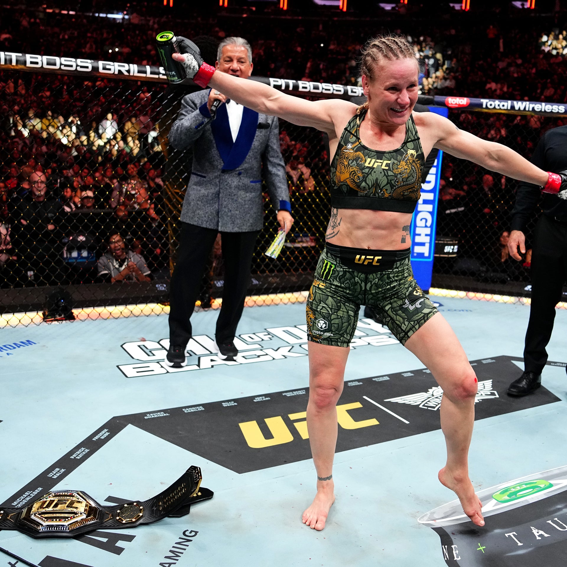 Valentina Shevchenko Signed 1-of-1 Fight Issued Gloves VeChain UFC 322: Della Maddalena vs Makhachev