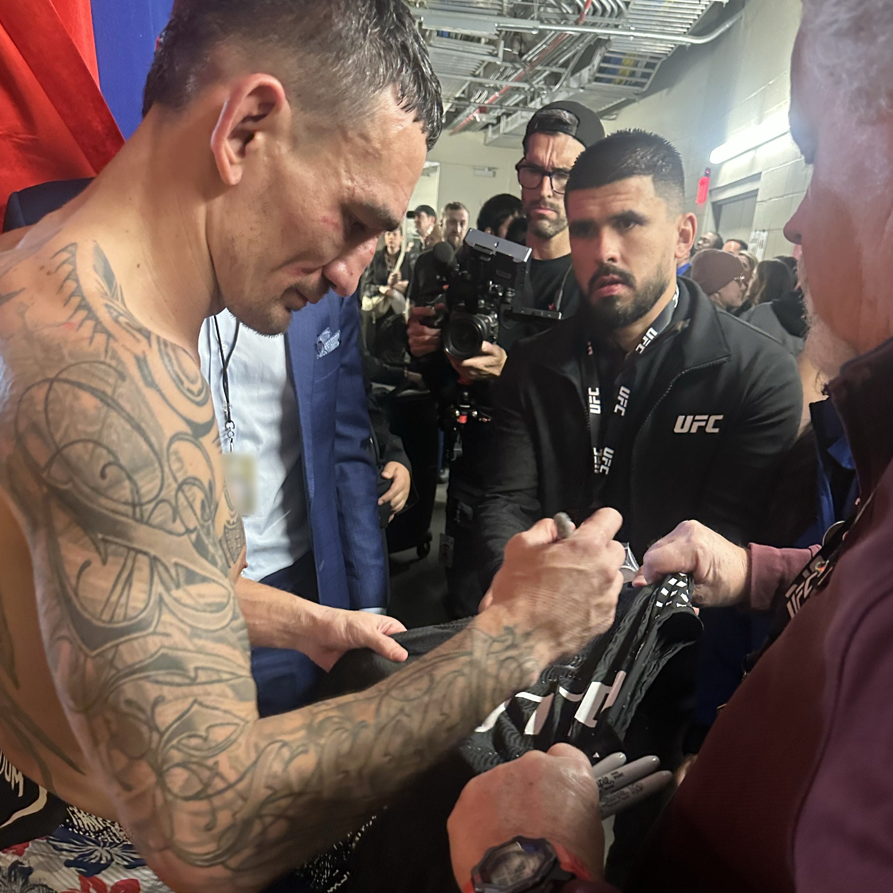 Max Holloway Signed 1-of-1 Fight Worn Jersey UFC 326: Holloway vs Oliveira 2