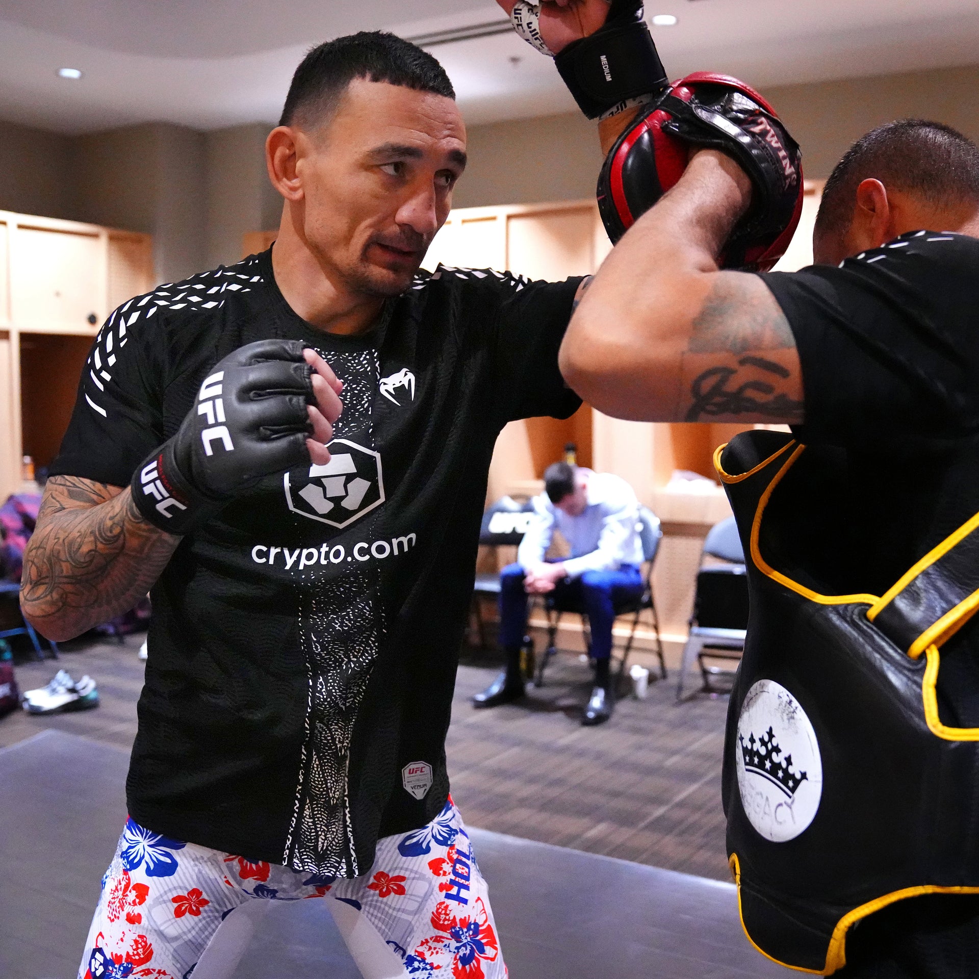 Max Holloway Signed 1-of-1 Fight Worn Jersey UFC 326: Holloway vs Oliveira 2