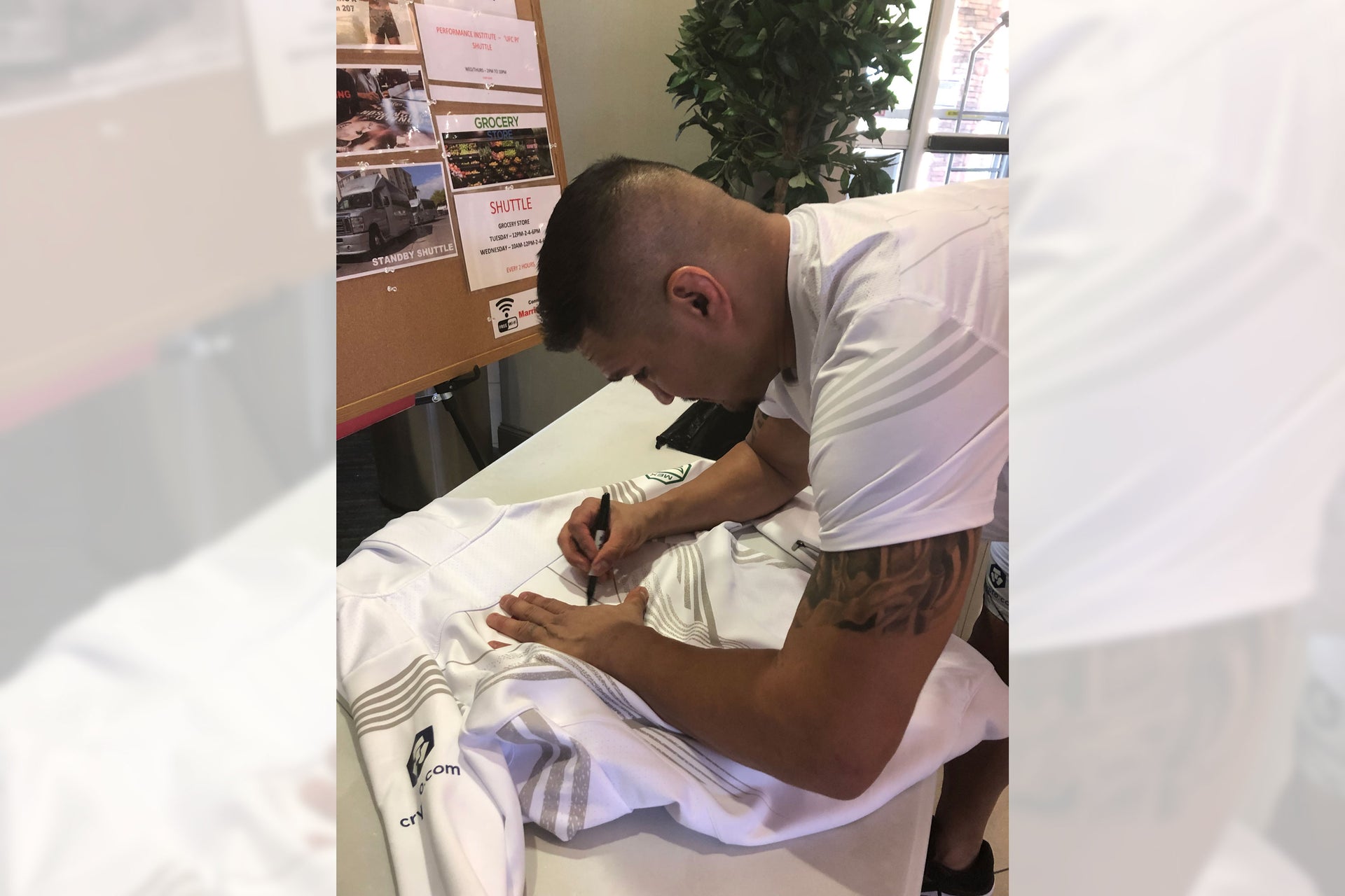 Ike Villanueva Signed 1-of-1 Fight Issued Hoodie UFC Fight Night: Lemos vs Andrade