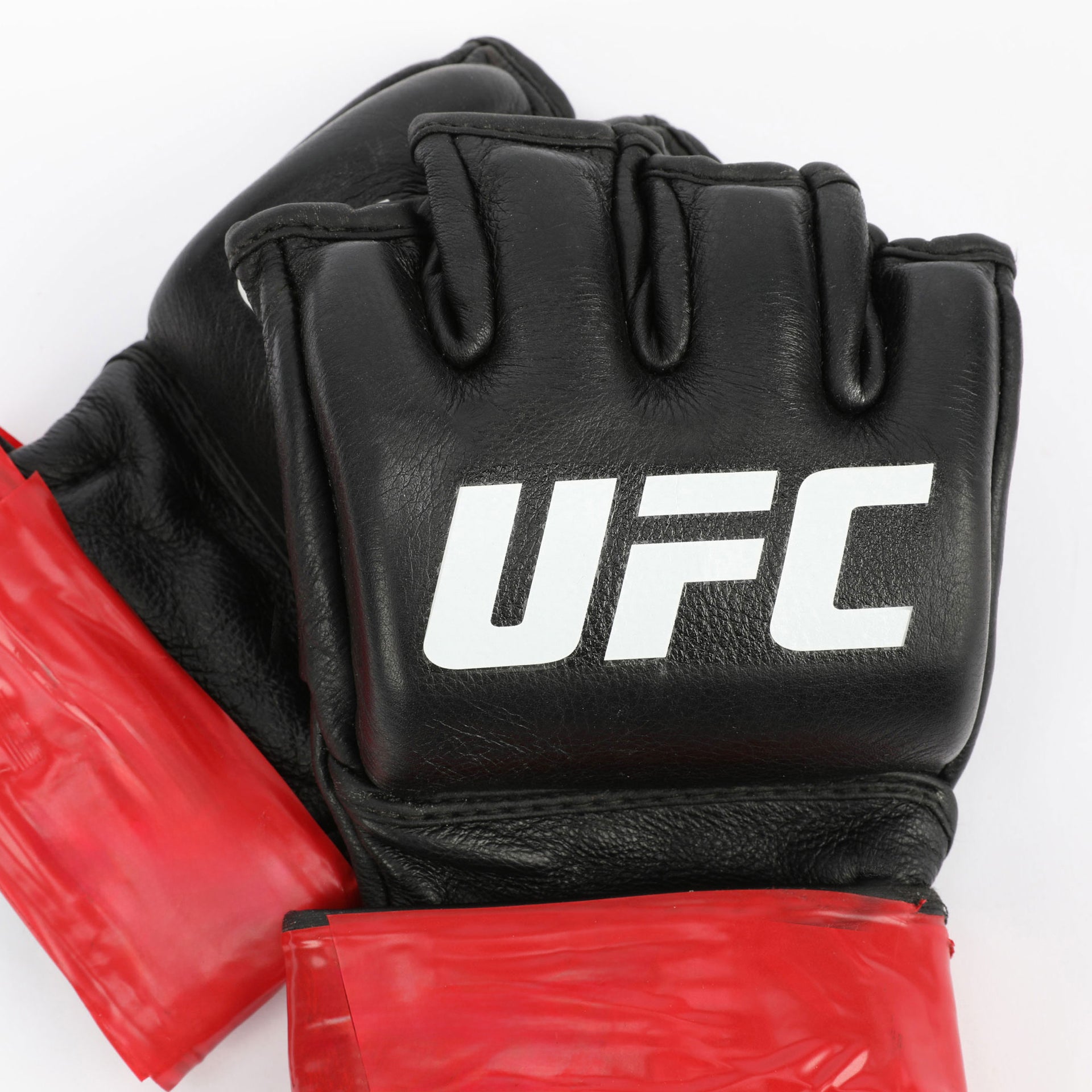 Jeremiah Wells Signed 1-of-1 Fight Worn Gloves UFC Fight Night: Garcia vs Onama