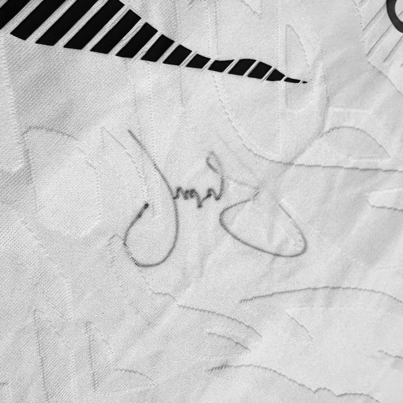 Julian Erosa Signed 1-of-1 Fight Issued Jersey UFC 314: Volkanovski vs Lopes