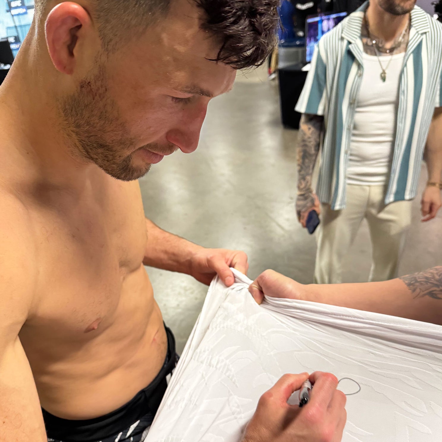 Julian Erosa Signed 1-of-1 Fight Issued Jersey UFC 314: Volkanovski vs Lopes
