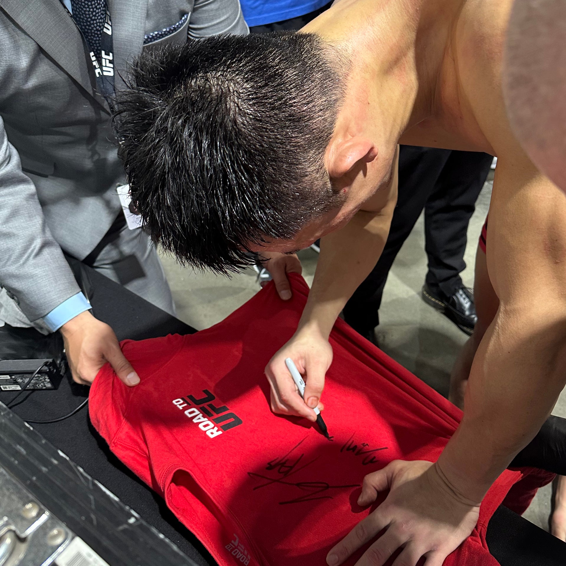 Sang-Wook Kim Signed 1-of-1 Fight Issued T-Shirt UFC 325: Volkanovski vs Lopes 2