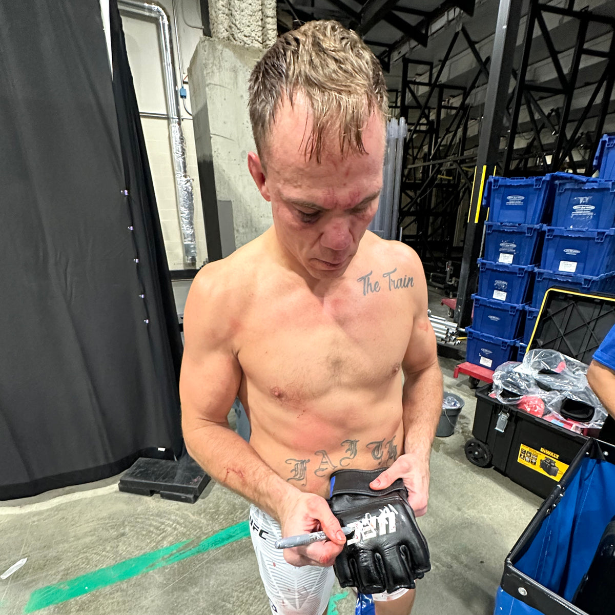Nate Landwehr Signed 1-of-1 Fight Worn Gloves UFC Fight Night: Buckley vs Malott