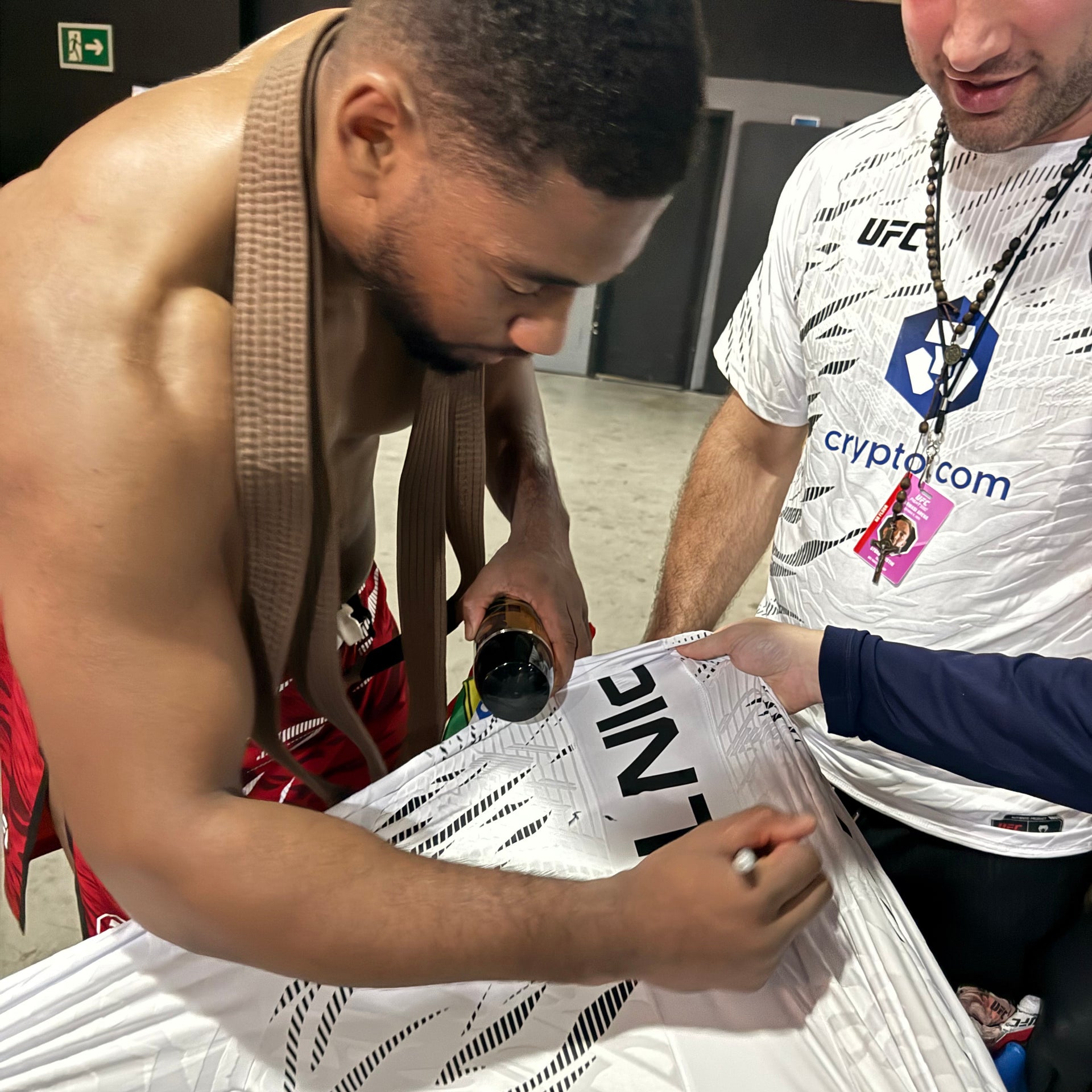 Mario Pinto Signed 1-of-1 Fight Worn Jersey UFC Fight Night: Oliveira vs Gamrot