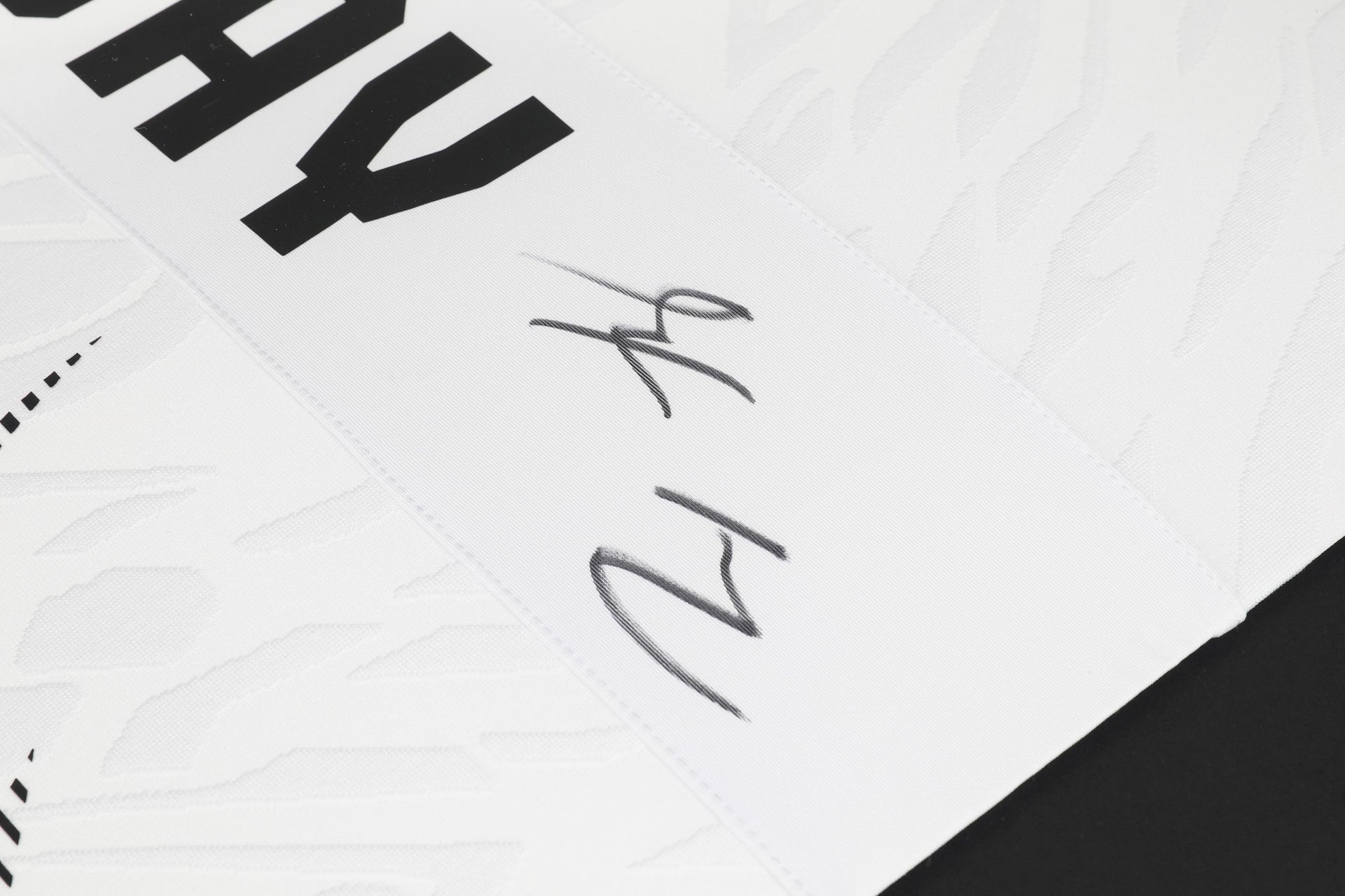 Max Holloway Signed Limited Edition Venum Fusion White Jersey