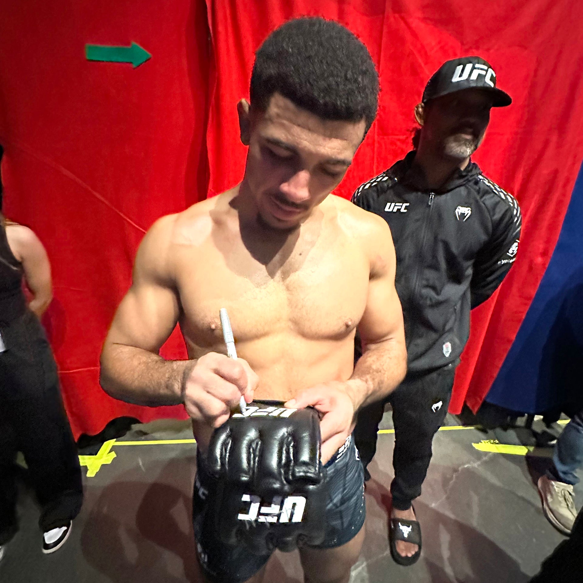 MarQuel Mederos Signed 1-of-1 Fight Worn Gloves UFC Fight Night: Hernandez vs Rodrigues