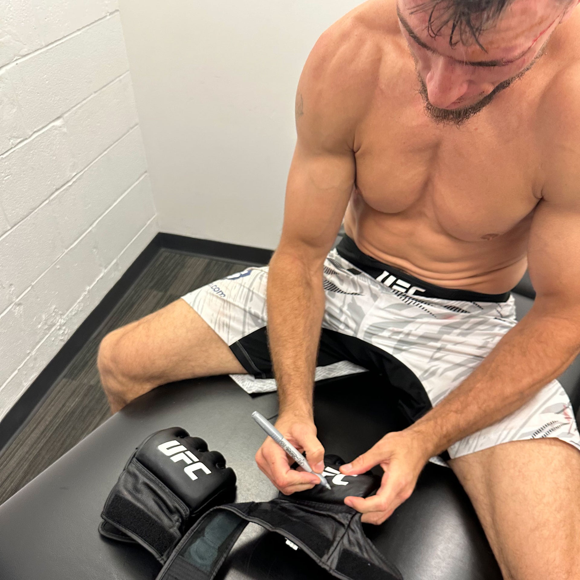 Nikolay Veretennikov Signed 1-of-1 Fight Worn Gloves UFC 318: Holloway vs Poirier 3