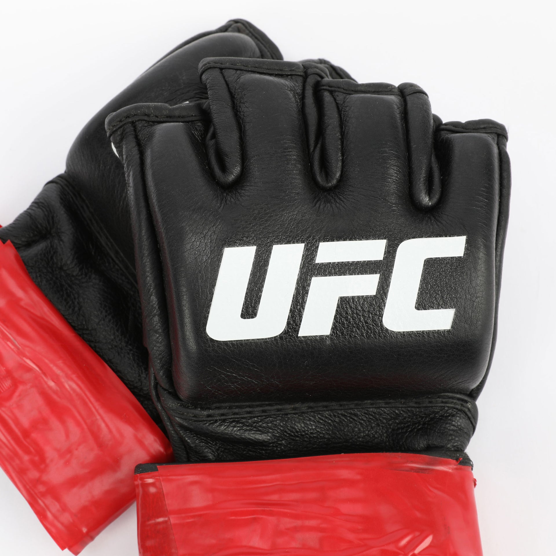 Carlos Candelaerio Signed 1-of-1 Fight Worn Gloves UFC Fight Night: Rodriguez vs Lemos
