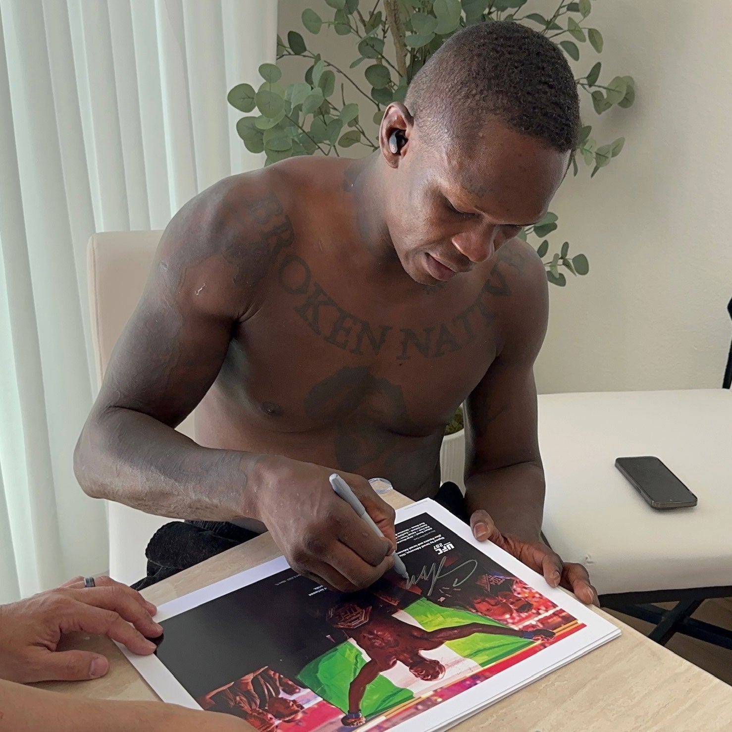 Israel Adesanya Canvas & Signed Photo – UFC 287: Pereira vs Adesanya 2