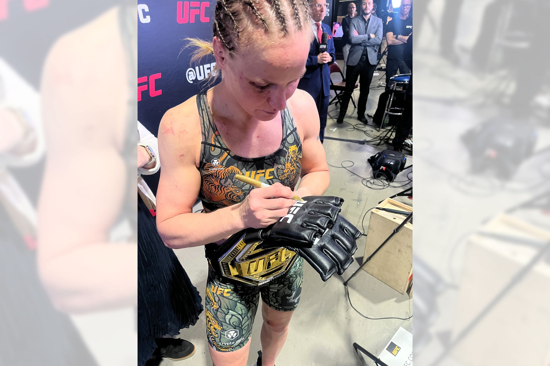 Valentina Shevchenko Signed 1-of-1 Fight Issued Gloves UFC 315: Muhammad vs Della Maddalena