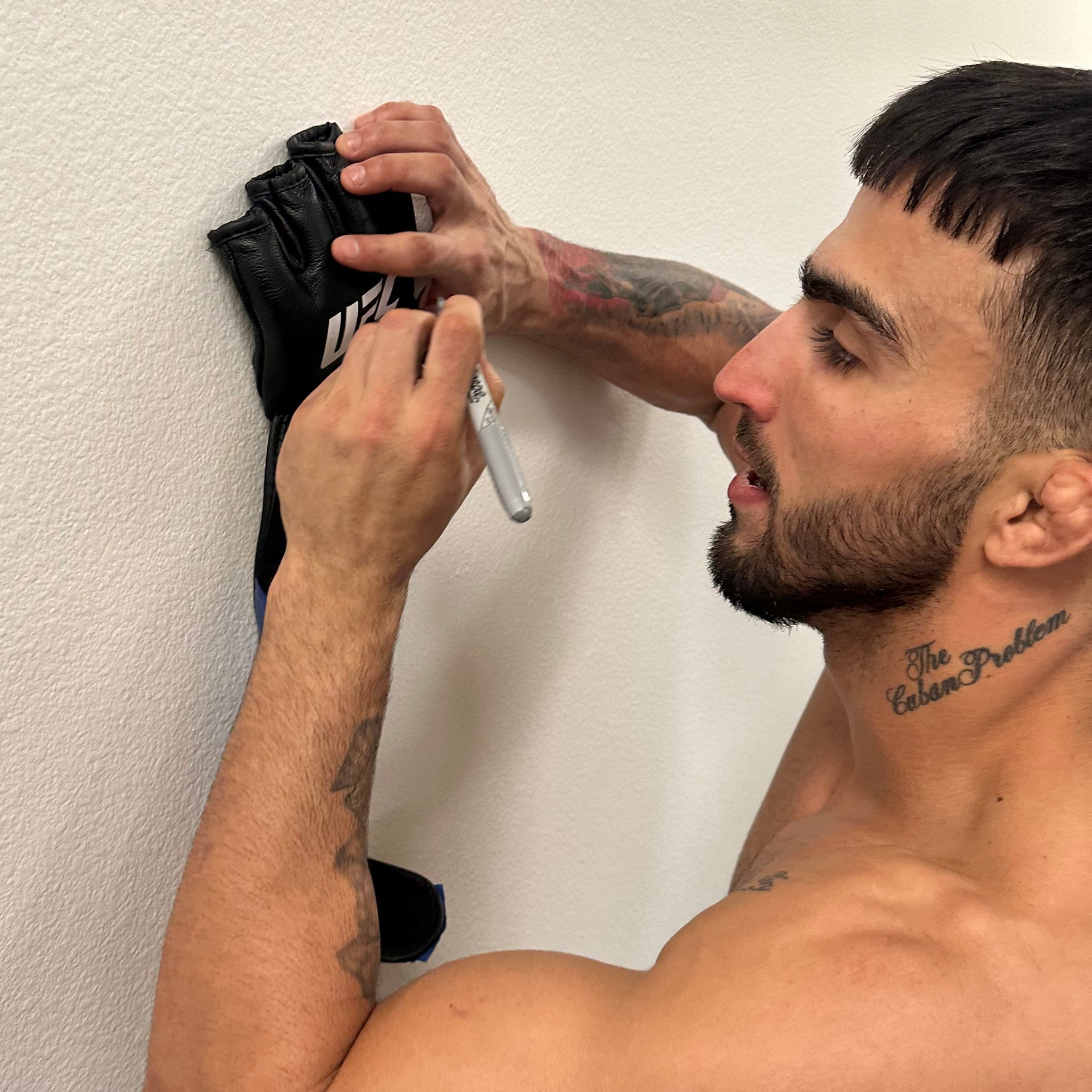 Yadier Del Valle Signed 1-of-1 Fight Worn Gloves UFC Fight Night: Garcia vs Onama