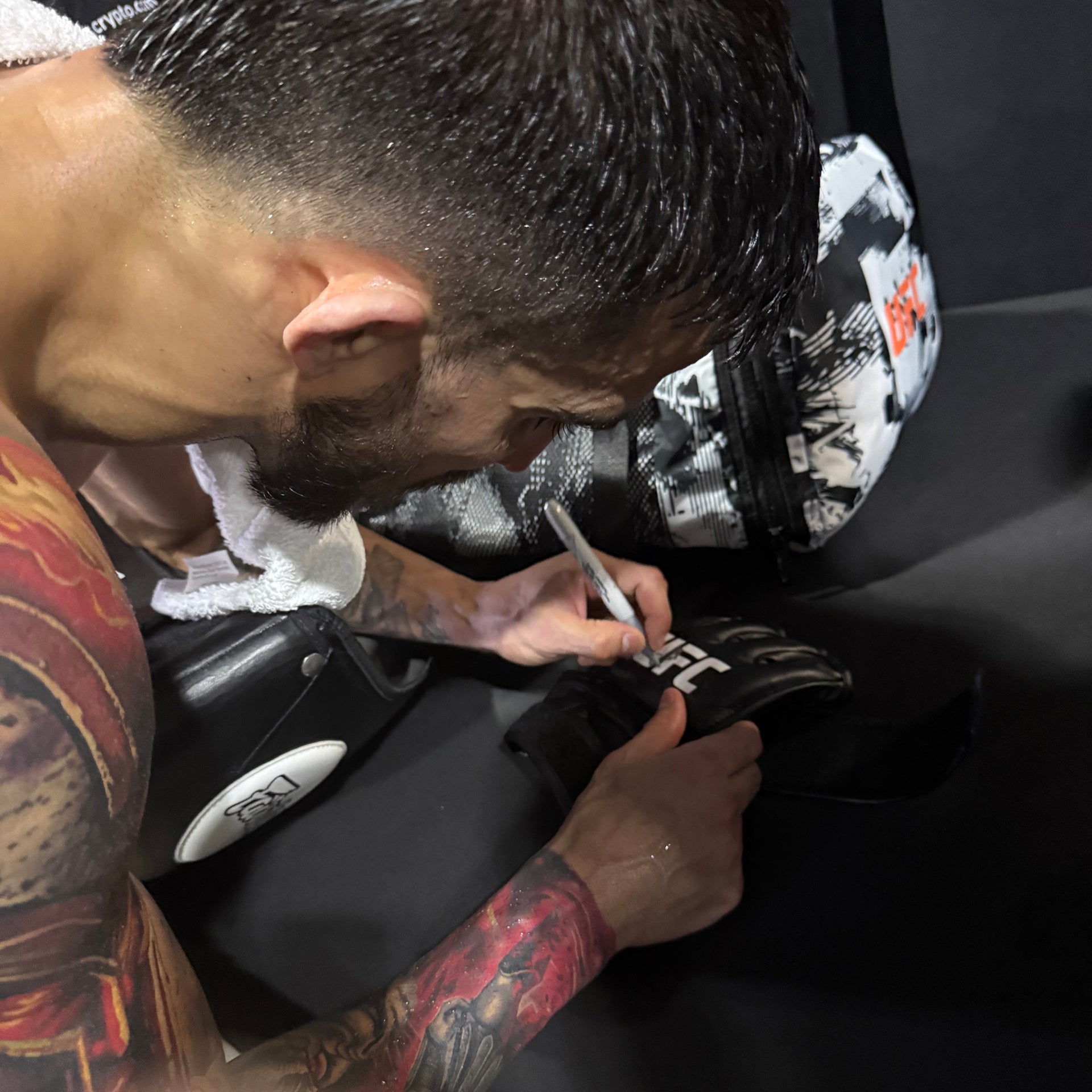 Yadier del Valle Signed 1-of-1 Fight Worn Gloves UFC Fight Night: Strickland vs Hernandez